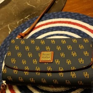 Dooney and bourke crossbody wallet